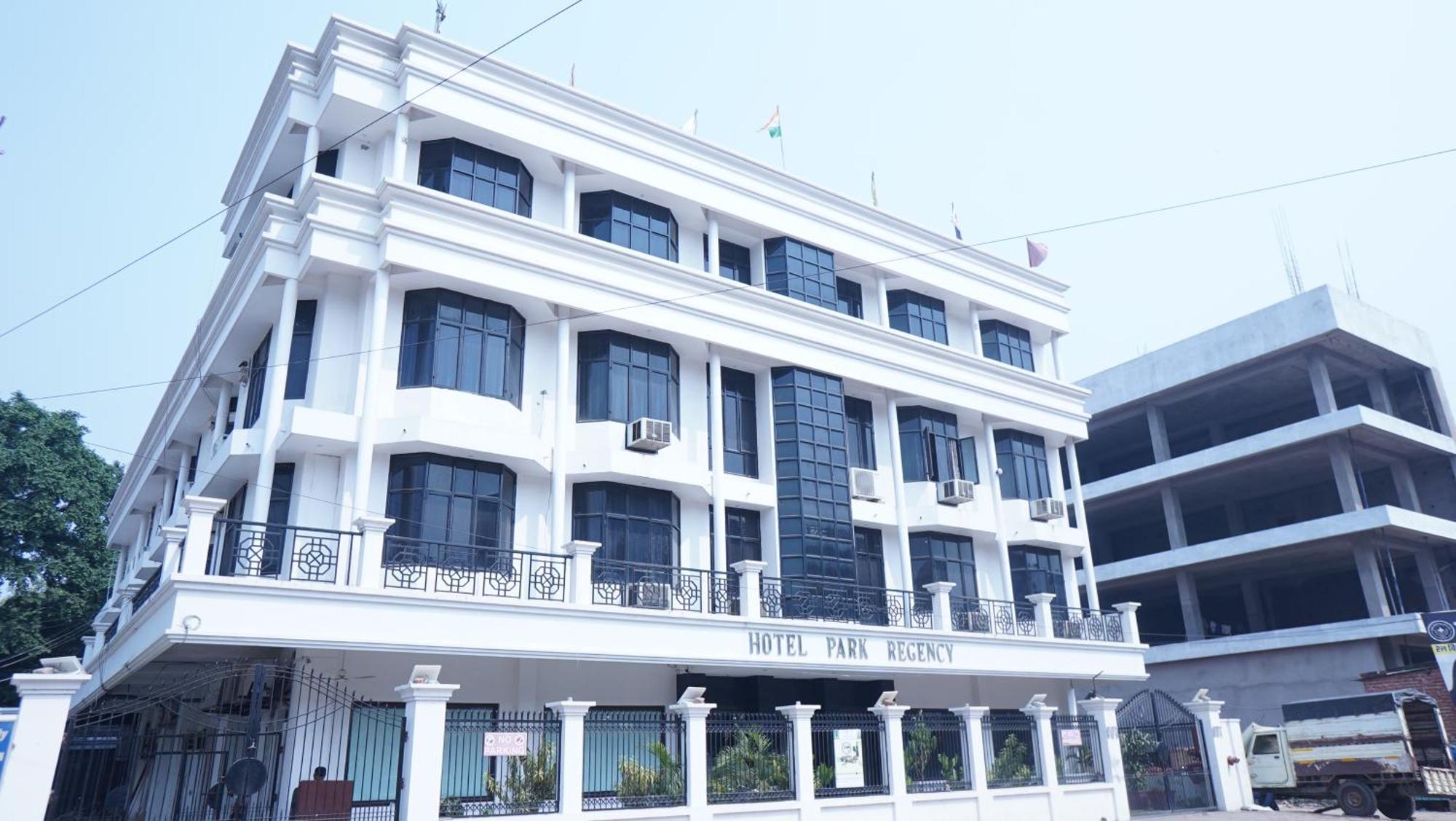 Hotel Park Regency Gorakhpur Eksteriør billede