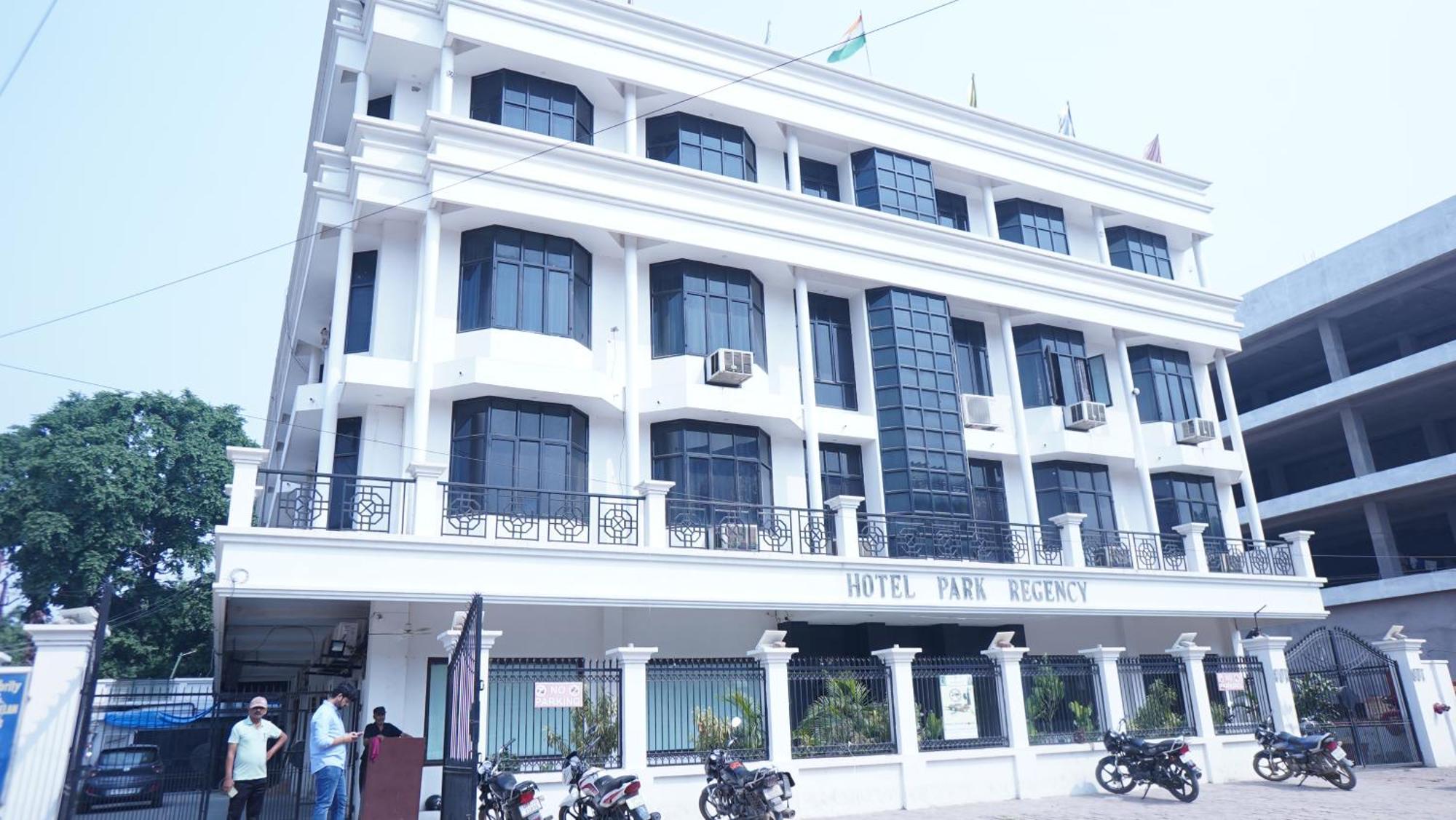 Hotel Park Regency Gorakhpur Eksteriør billede